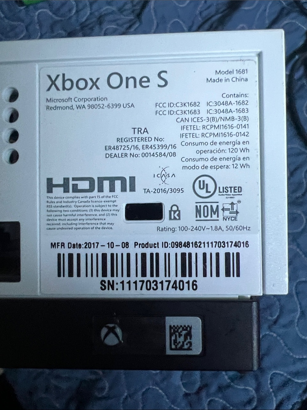 BUNDLE ! Xbox One S White Console - Clean White Finish - Picture 2 of 9